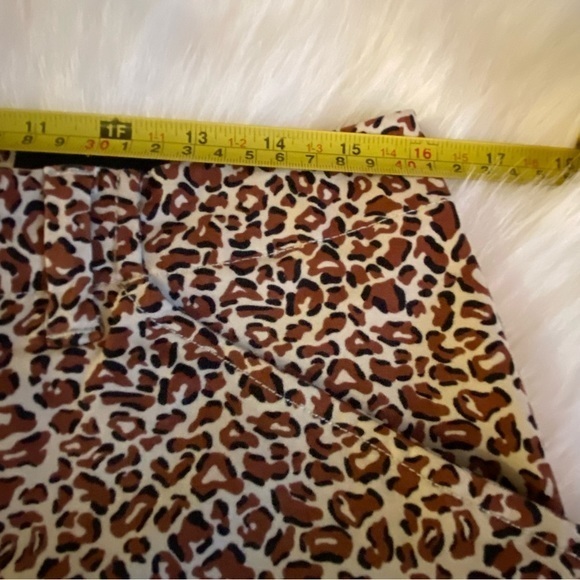 Lee Women's Leopard Print Shorts Regular Fit Mid Rise‎ Size 12 Pockets New - Picture 9 of 11